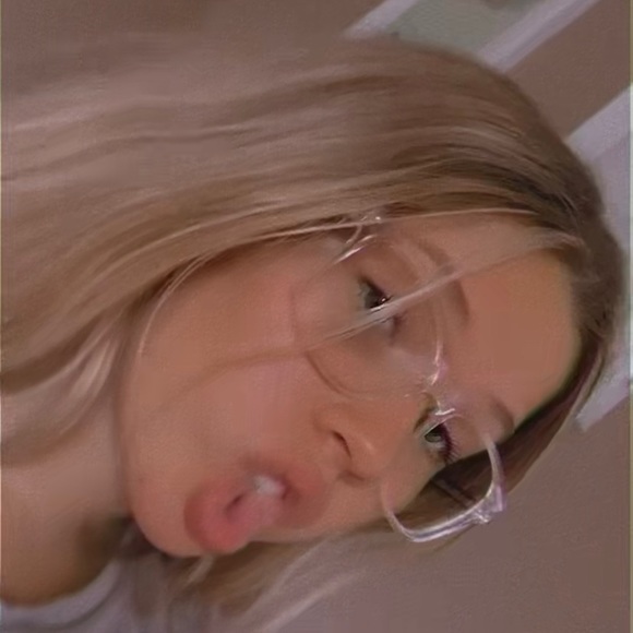 Meet your Posher, Addison - Picture 1 of 1